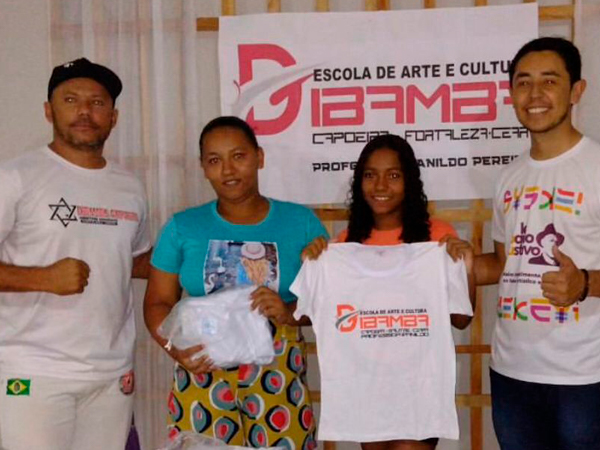 Celebrando a Cultura: Entrega de Fardamentos para o Coletivo de Capoeira Dibamba